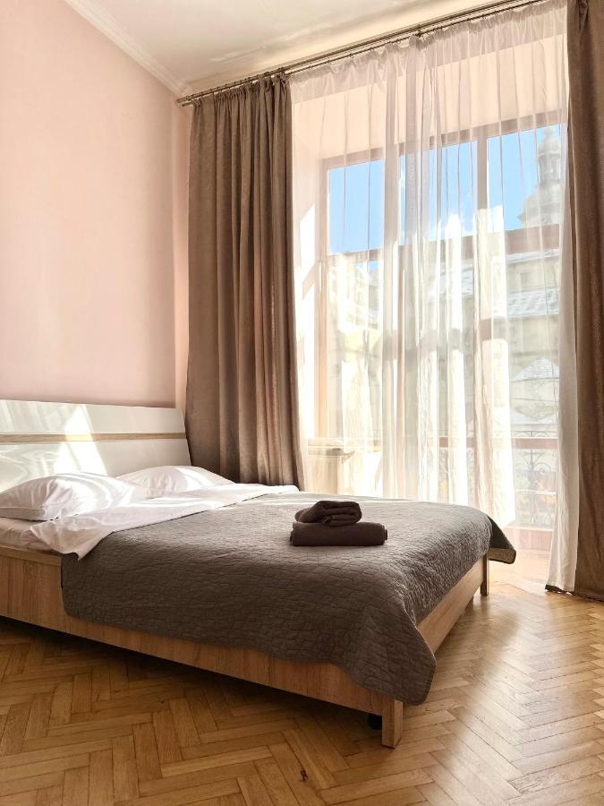 Romantic Apartments - Оn Valova Street Lviv Ngoại thất bức ảnh